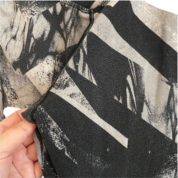 Nike XS Leggings Workout Marbled Print Black Gray Dri Fit Stretch - Picture 6 of 9